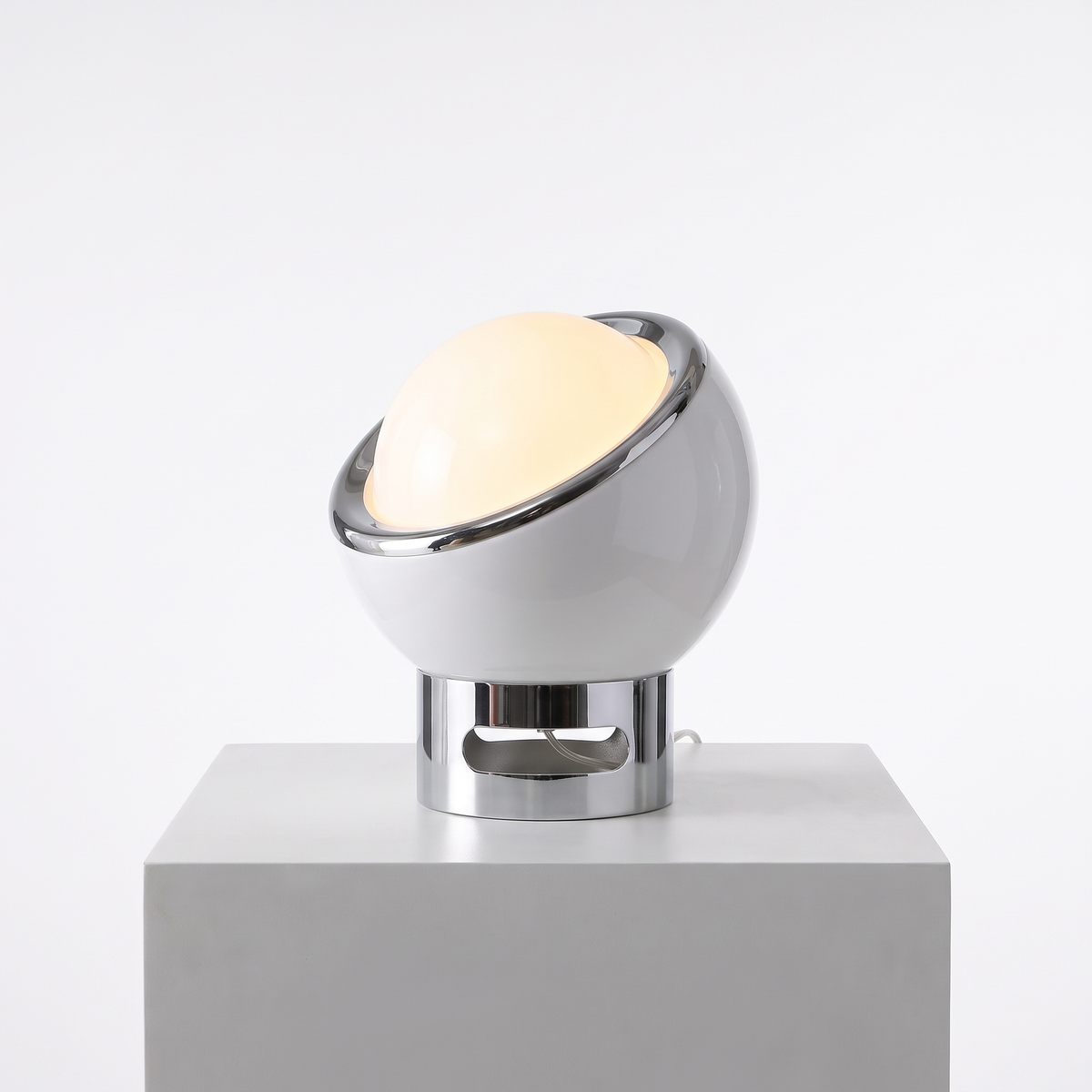 Space Age Egg Table Lamp in White on a white display plinth